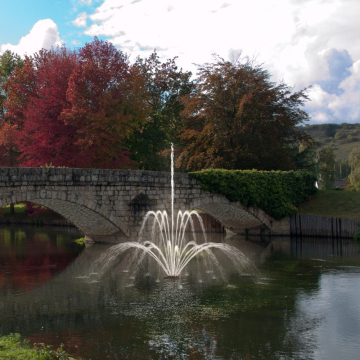 Floating fountain Thames
